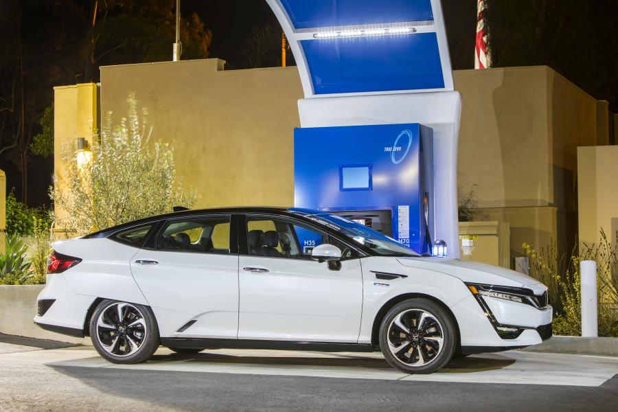  Honda Clarity Fuel Cell 2016 года  (US) (фото 22 из 40)